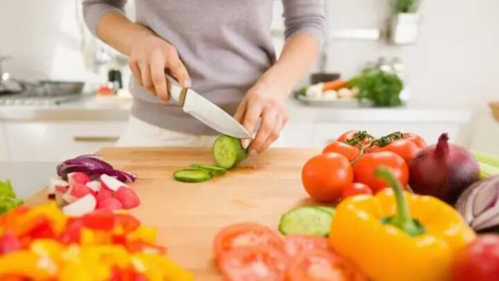 Comer saludable resulta un buen hábito.