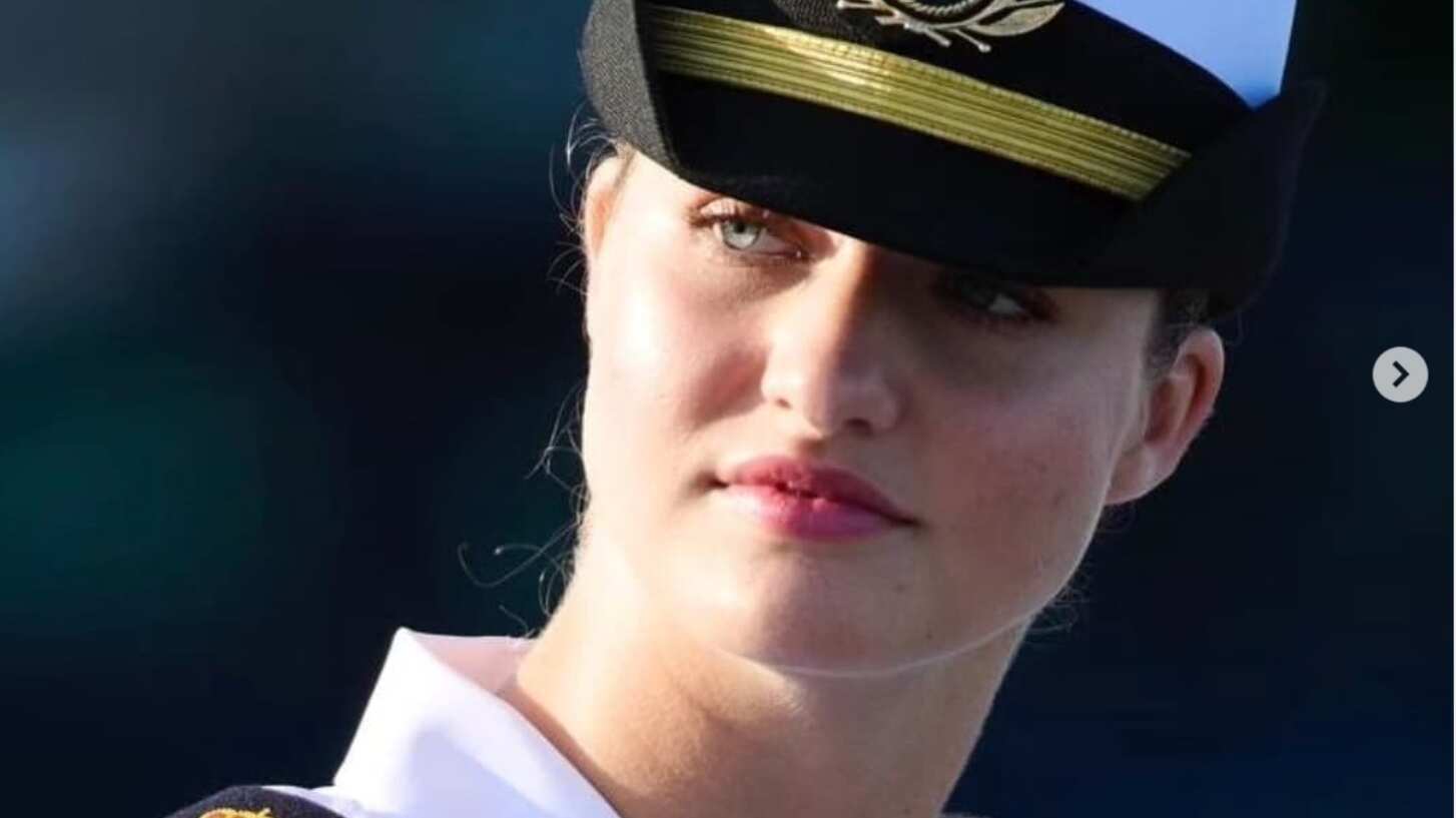 Inició sus estudios en la milicia