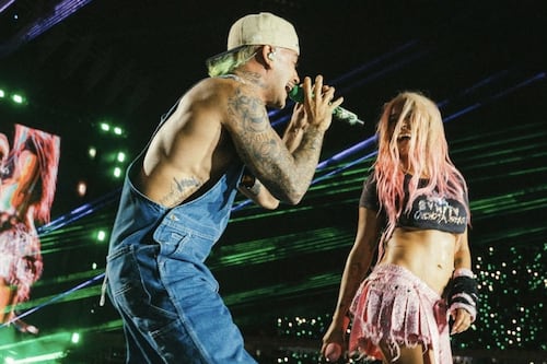 Karol G y Feid comparten romántico momento en Madrid
