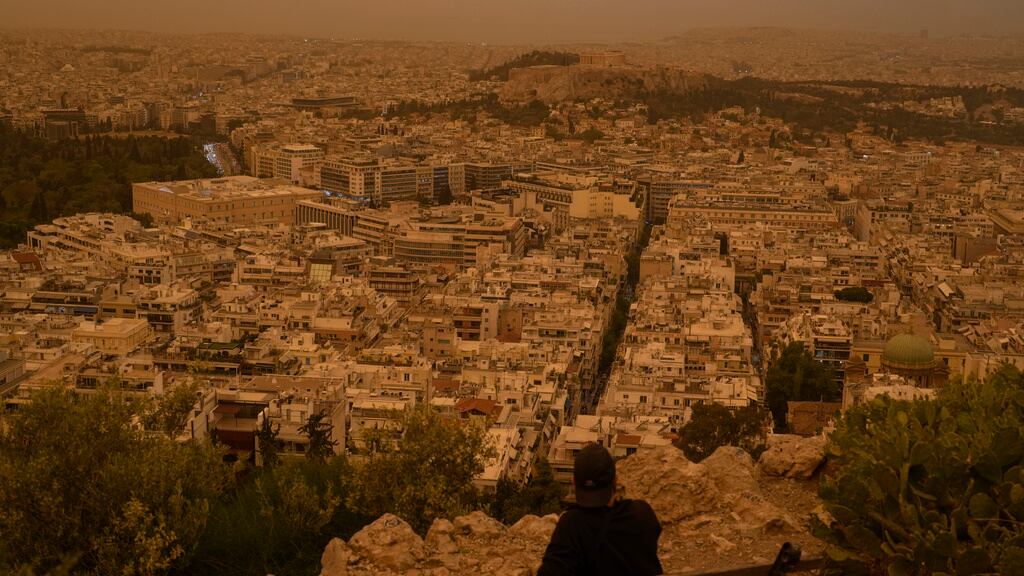 Atenas cielo naranja