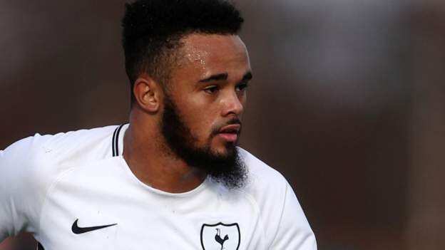 A los 16 años empezó su carrera el futbolista Anton Walkes.