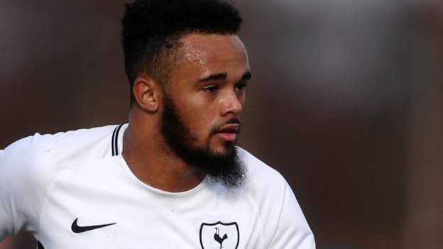 A los 16 años empezó su carrera el futbolista Anton Walkes.