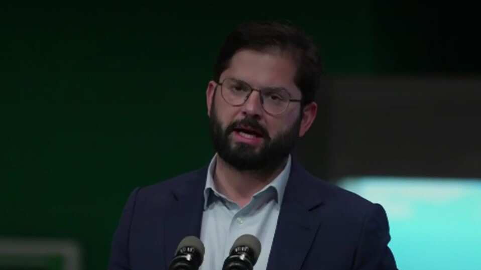 Gabriel Boric inaugurando Línea 3 del metro