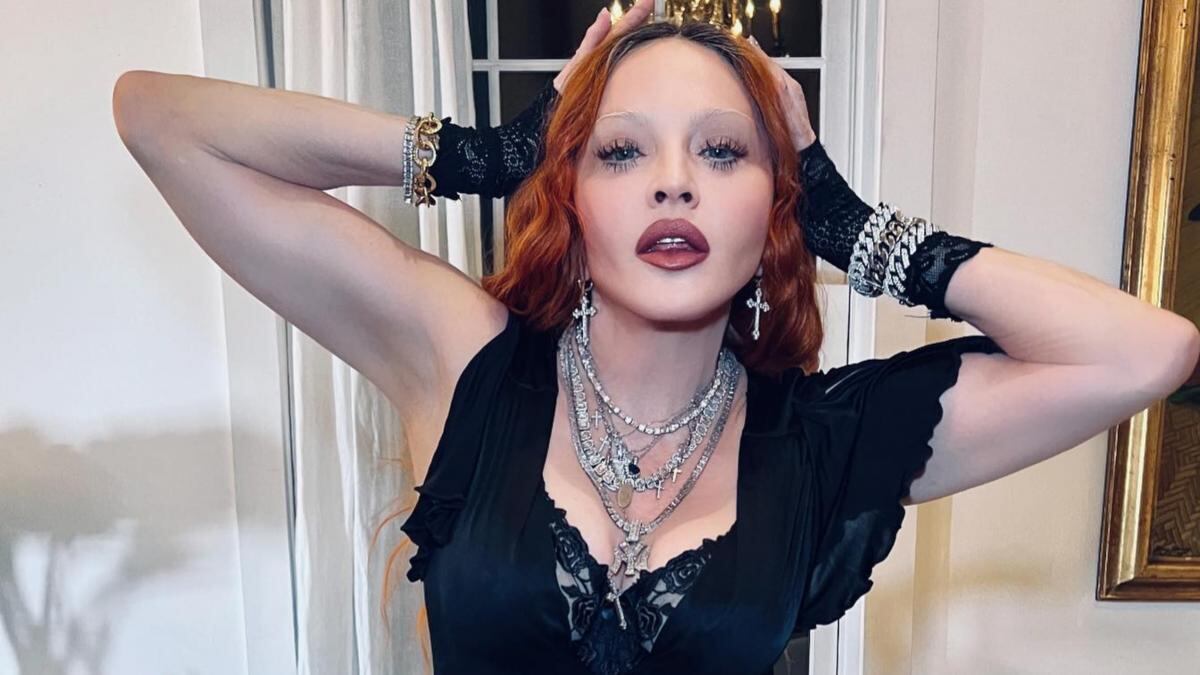Madonna posa en lencería con sus hijos y genera rechazo en las redes