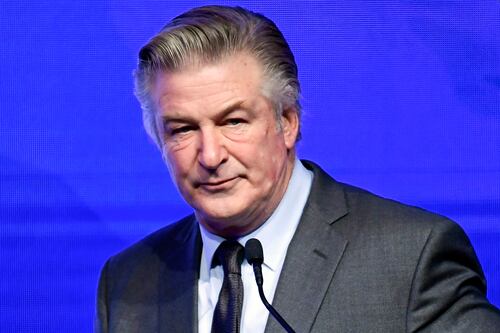 Comienza el juicio contra Alec Baldwin por la muerte de Halyna Hutchins durante el ensayo de una escena
