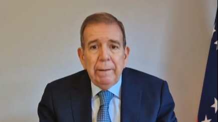 Edmundo González Urrutia se defiende de nuevas acusaciones del chavismo en Venezuela.
