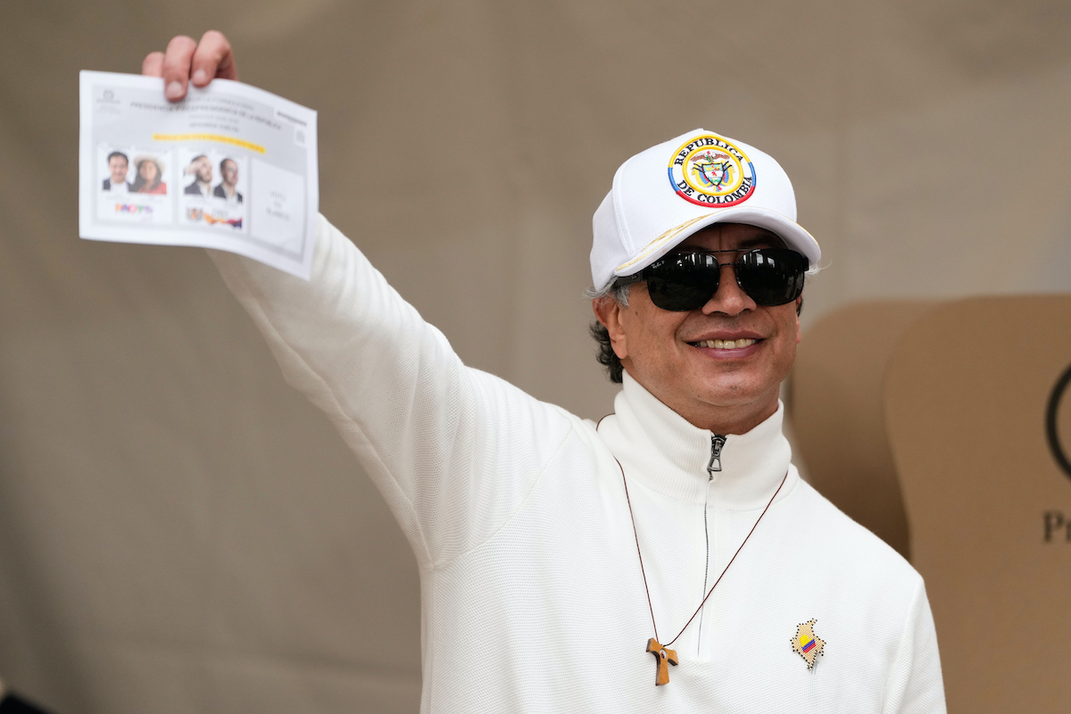 ¿Qué dijo Gustavo Petro al votar? Su mensaje genera polémica en plena elección