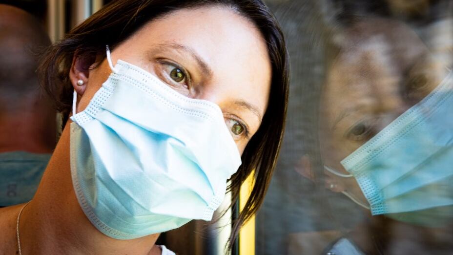 El cubrebocas sigue siendo de uso obligatorio en muchos países