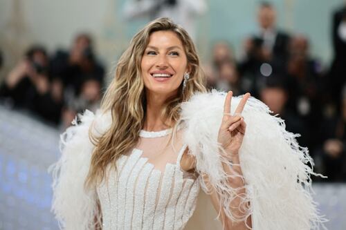 Gisele Bündchen y Joaquim Valente fueron vistos muy románticos de vacaciones en la playa
