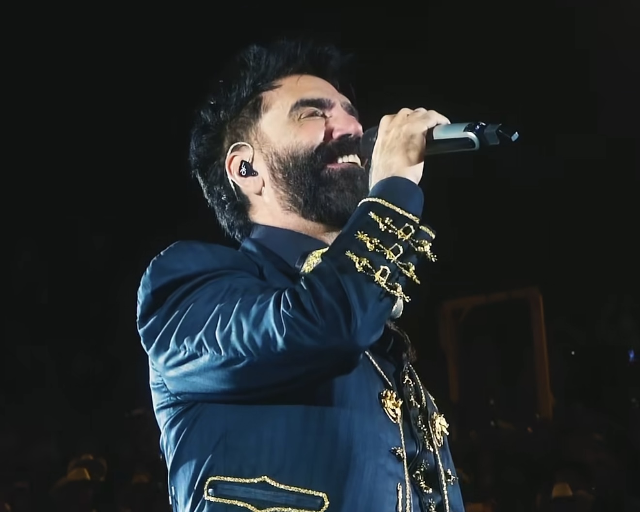 Hijo de la leyenda Vicente Fernández, Alejandro Fernández ha sabido forjar una identidad propia que lo ha llevado a conquistar tanto la música ranchera como el pop latino. Foto: Instagram Alejandro Fernández.