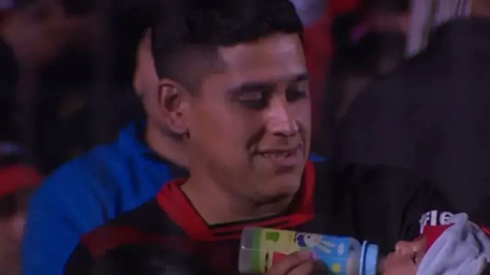 Así apareció el aficionado en las gradas.