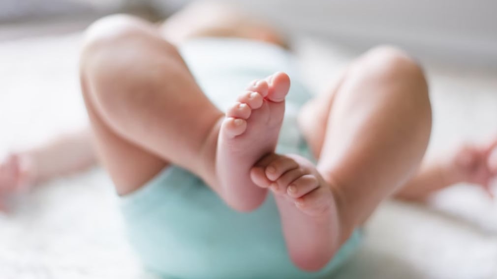 Está muy feliz con su hijo, pero endeudada