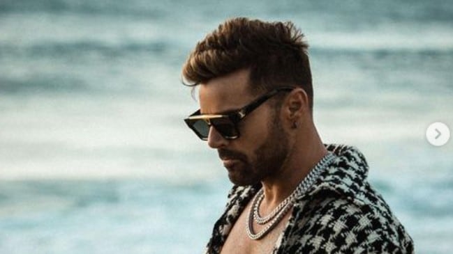 Con 50 años, sigue cautivando a sus fans de todo el mundo