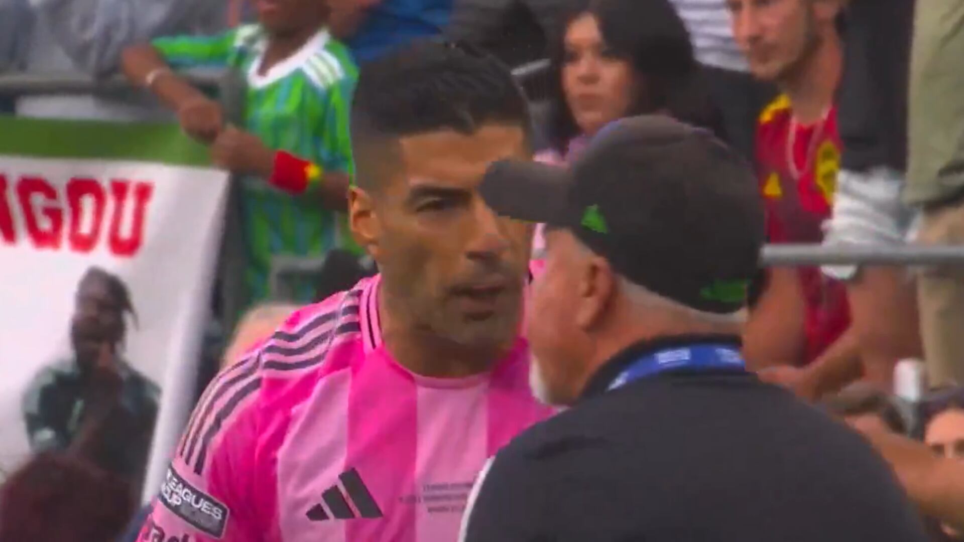 Ya no muerde, ahora escupe: Luis Suárez se pasó en la final que perdieron con Inter de Miami