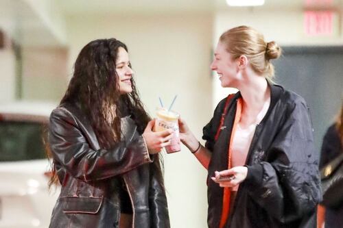 Quién es Hunter Schafer, la actriz que reveló haber tenido relación con Rosalía