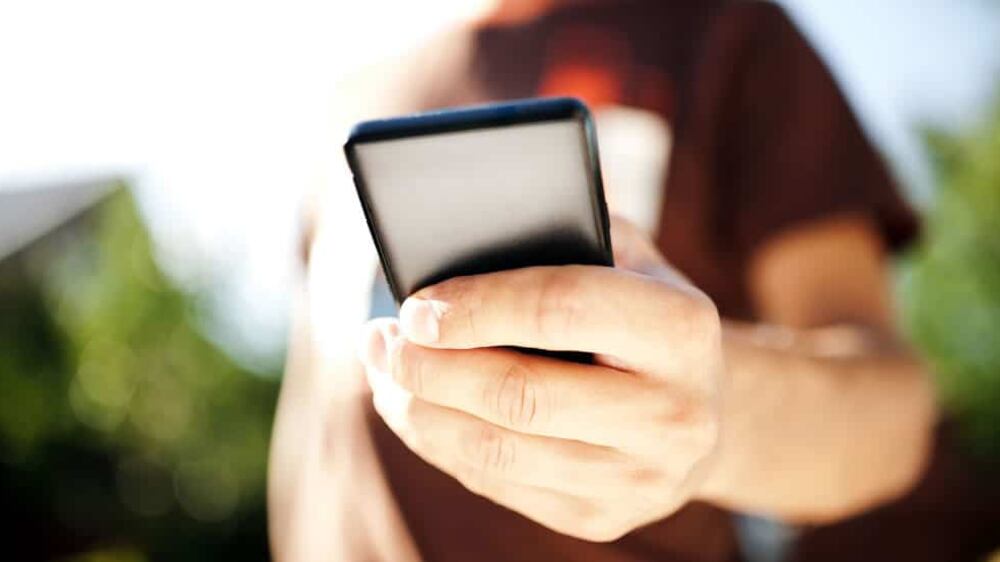 A los jóvenes latinos le gusta los vídeos llamativos.