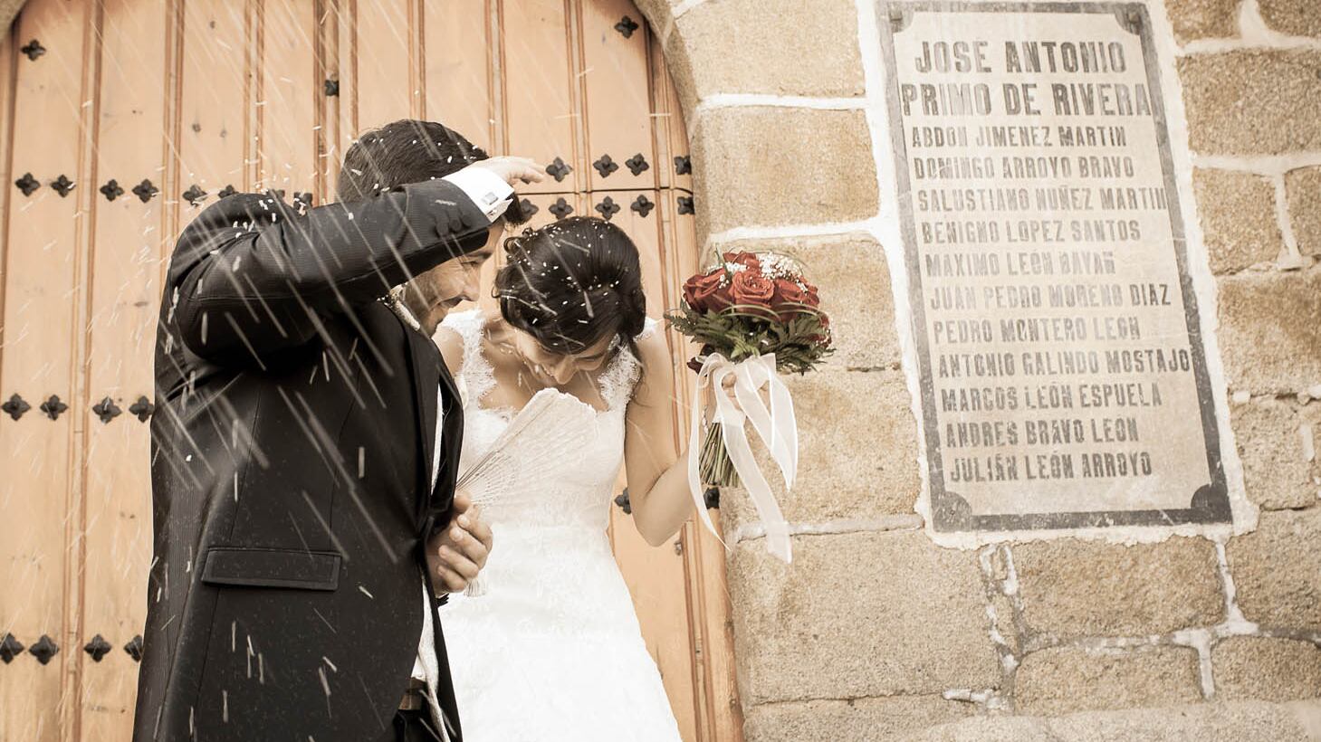 La tiktoker entra de forma anonima a bodas de extraños para tomar fotos y luego ofrecer por buena remuneración económica.