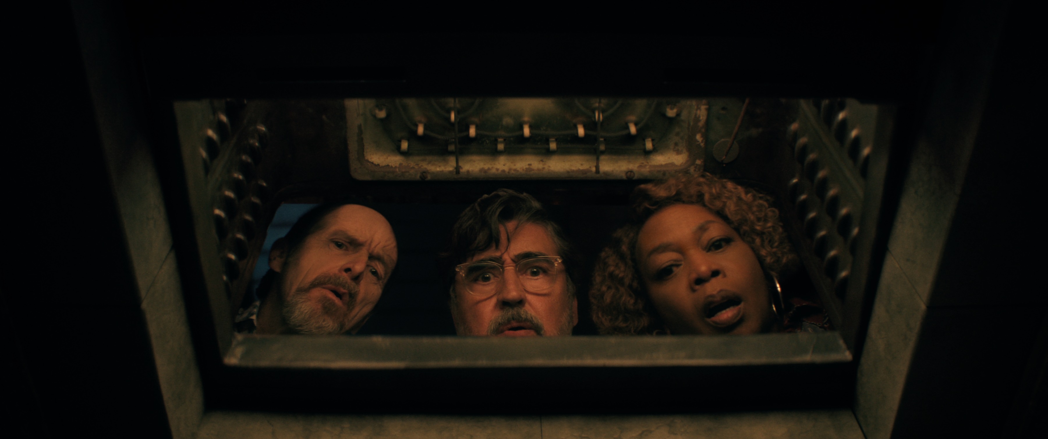En ‘The Boroughs’ todos los personajes luchan por no perder su identidad: Alfred Molina