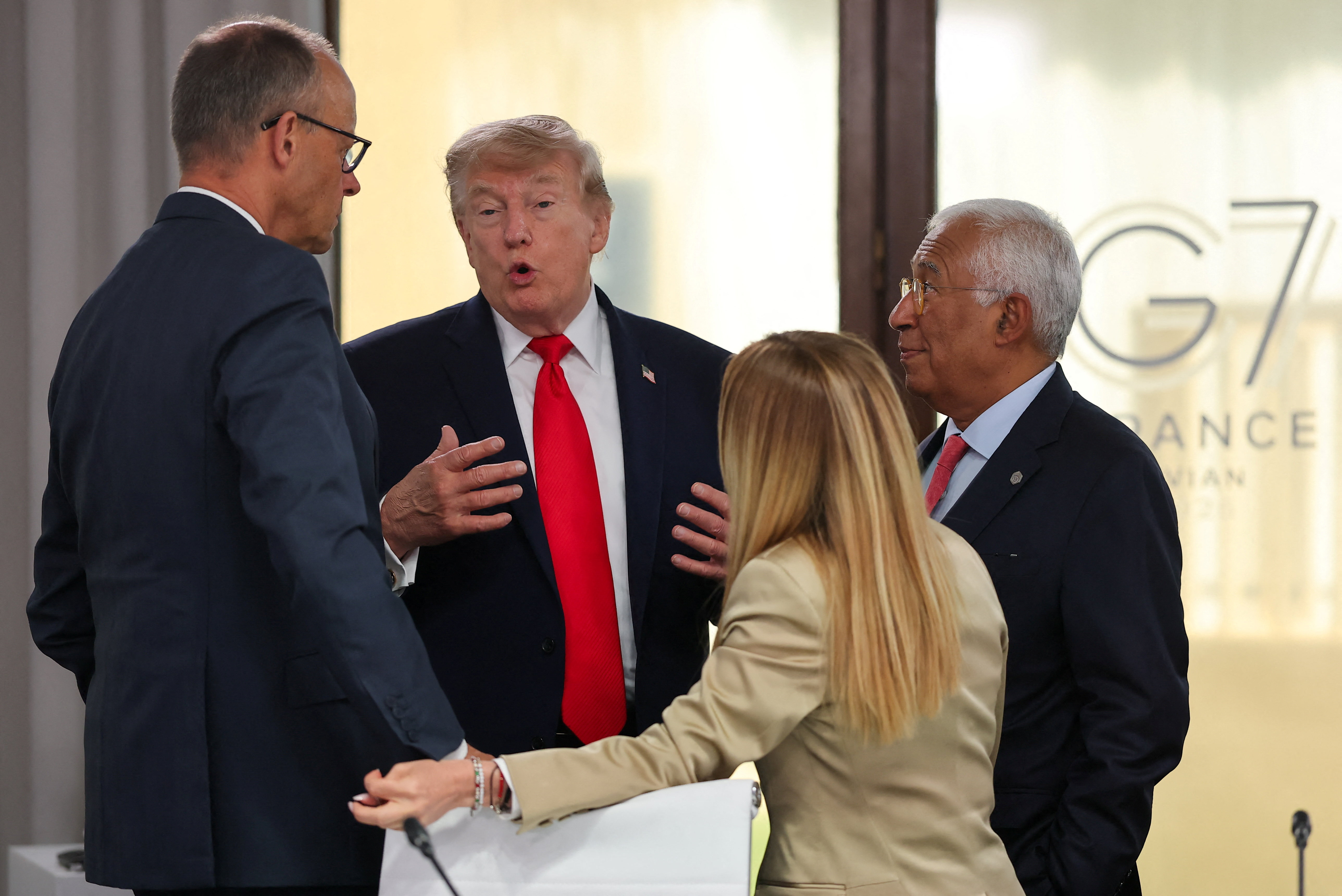 Donald Trump ofende a primera ministra de Italia y ella responde ¡Todo por una foto en el G7! 