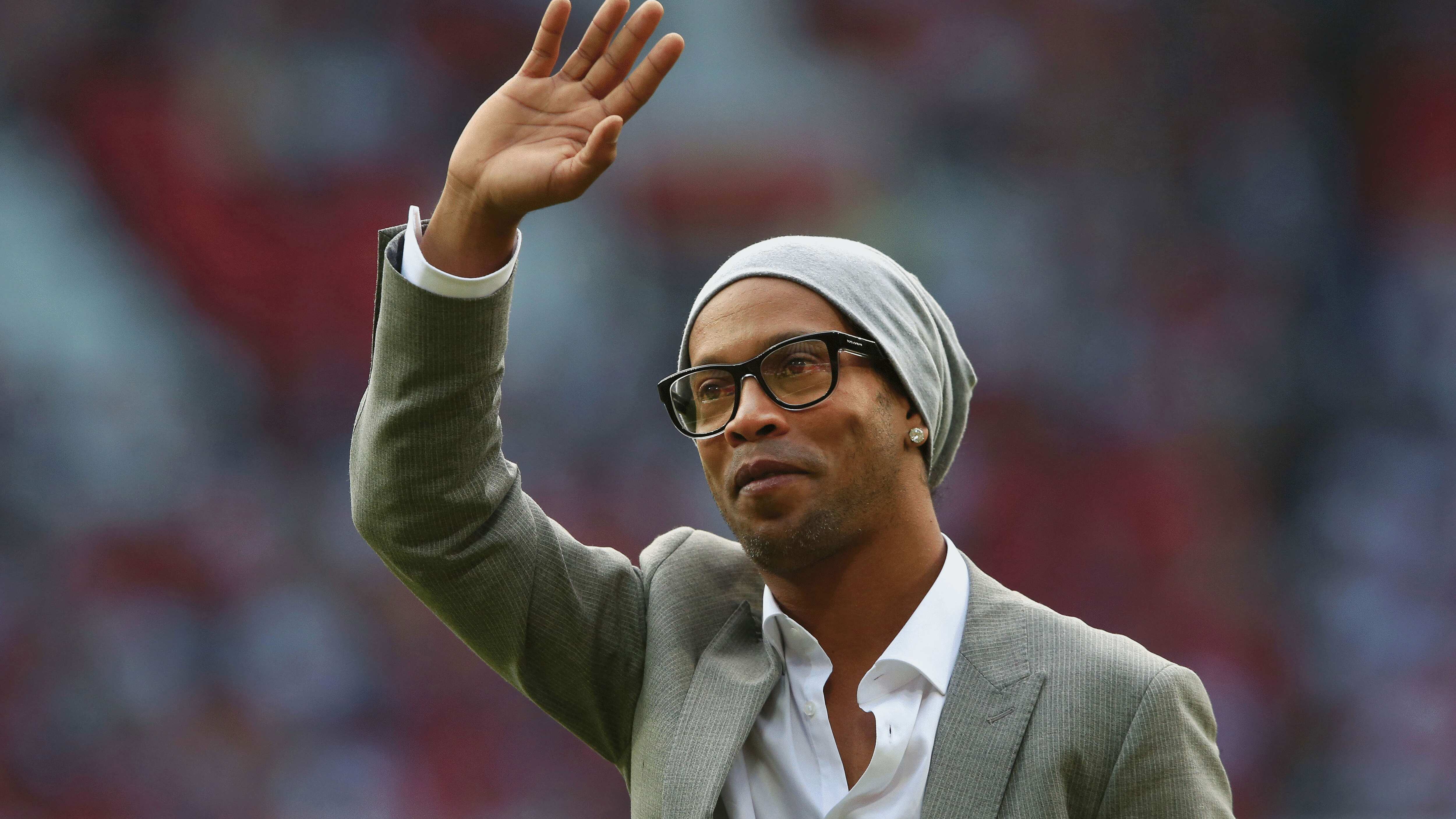 La vida llena de fiestas que tuvo Ronaldinho en Francia