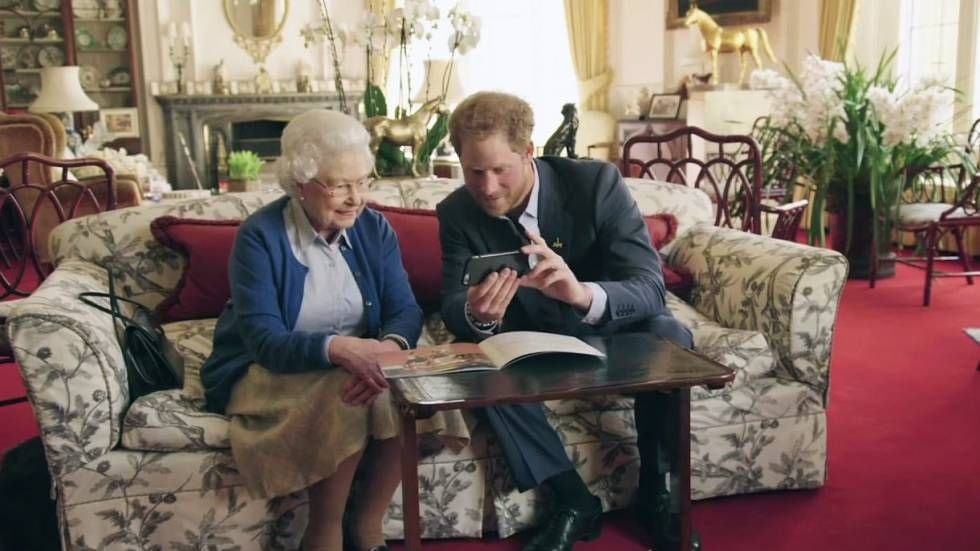 Reina y Príncipe Harry /EFE