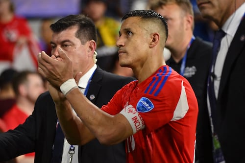Alexis Sánchez le cantó la tabla a CONMEBOL por ‘culpa’ de Wilmar Roldán: “Te cagan todo el partido”