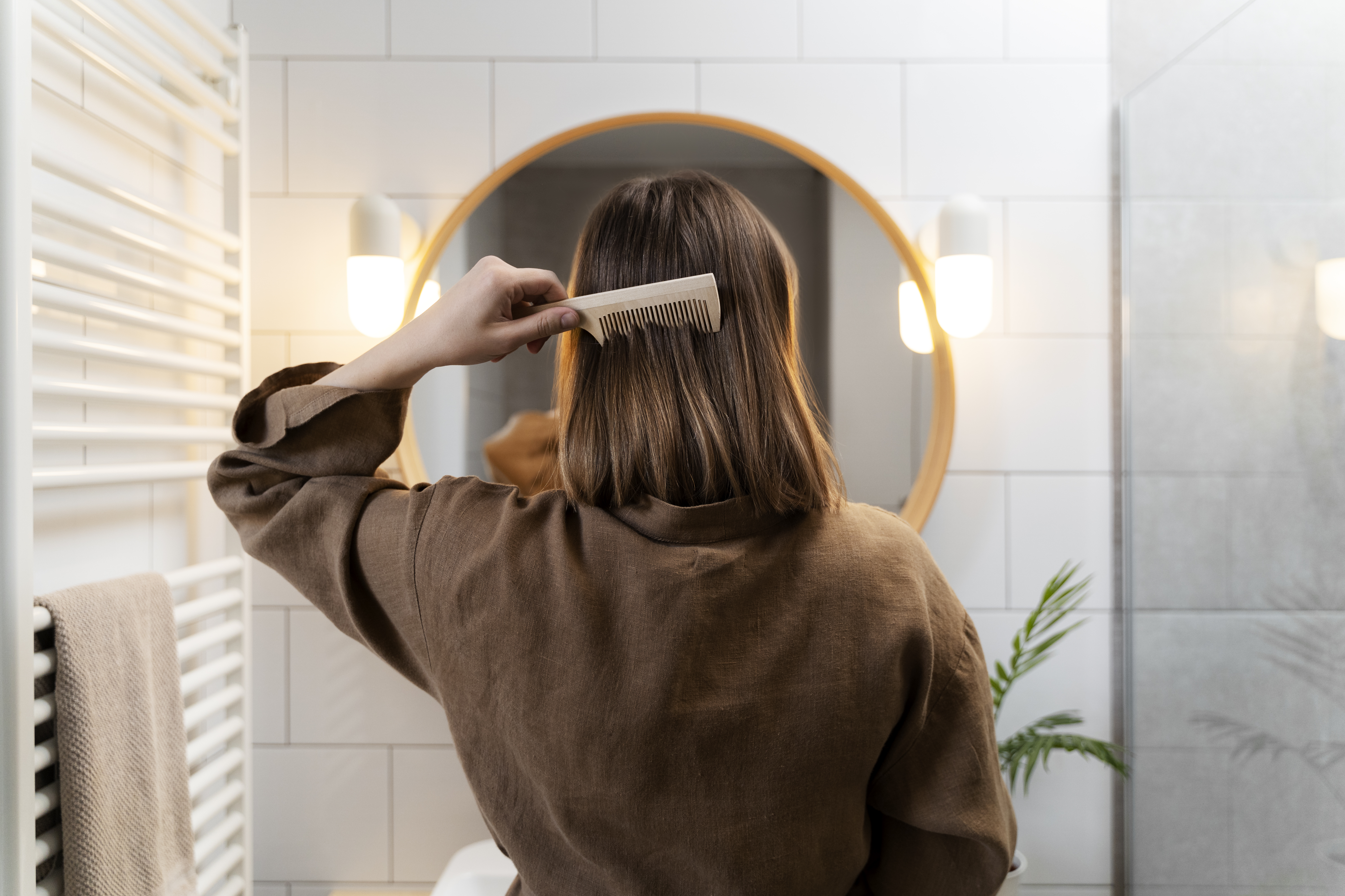 No importa si eres hombre o mujer: la clave de un cabello hermoso está en su cuidado. De hecho, un cabello sano es el punto de partida de todo lo demás. Foto: Freepik.