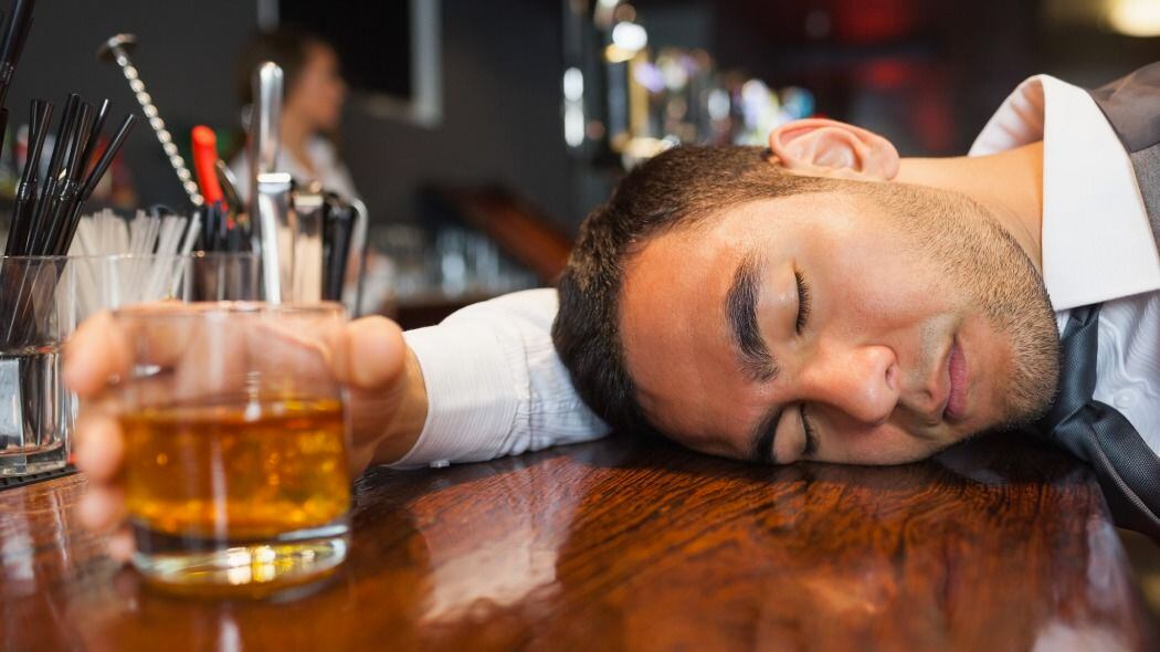 muere borracho alcohol