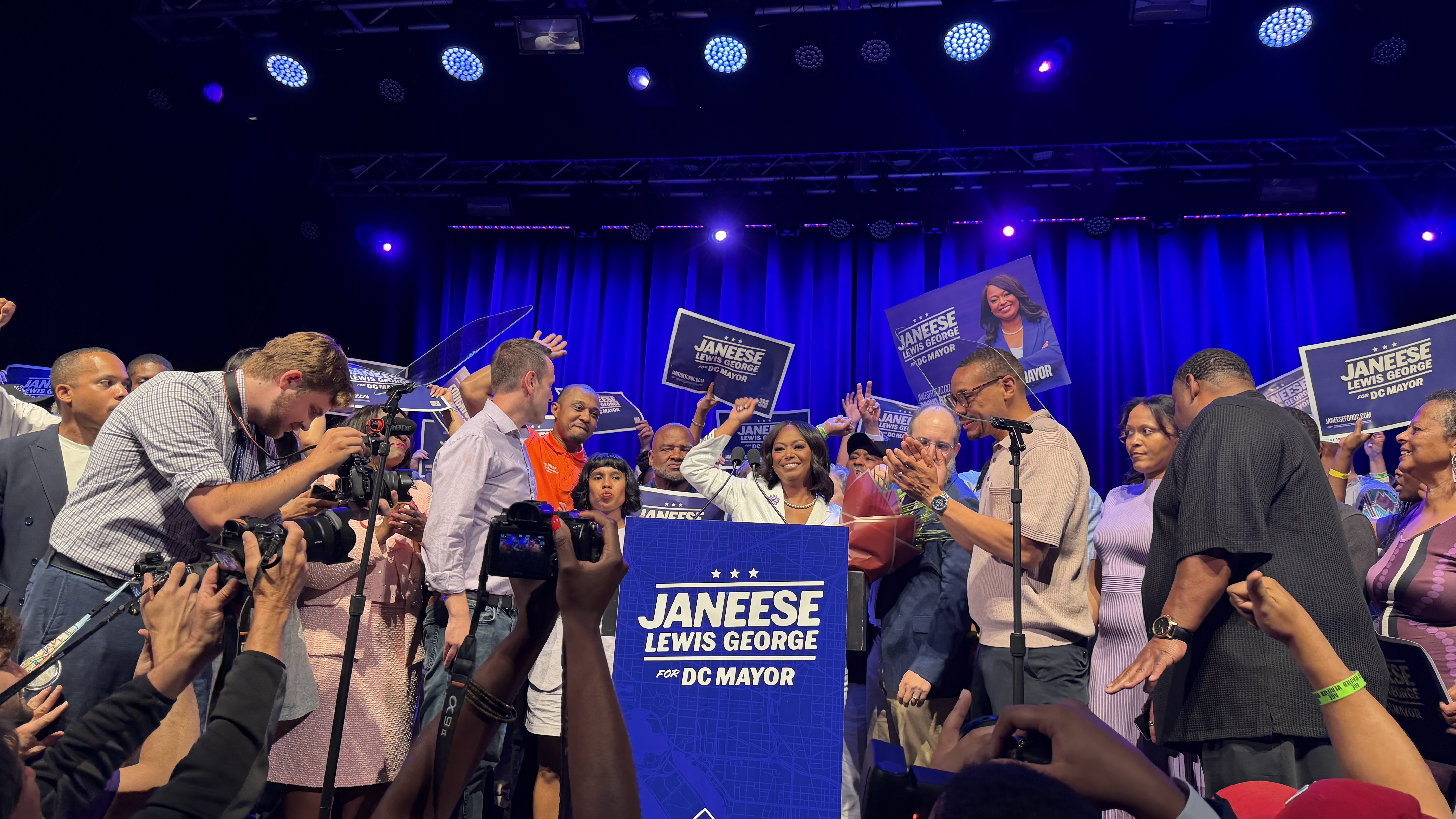 La socialista Janeese Lewis gana las primarias y se perfila como la próxima alcaldesa de Washington D.C.