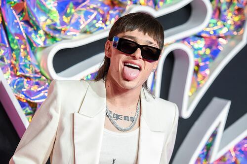 “Fuerte cuadro de estrés”: Revelan las verdaderas “razones personales” de Peso Pluma para descartar Viña 2024