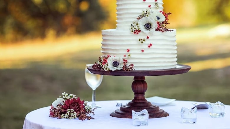 El pastel es una de las cosas más especiales en una boda