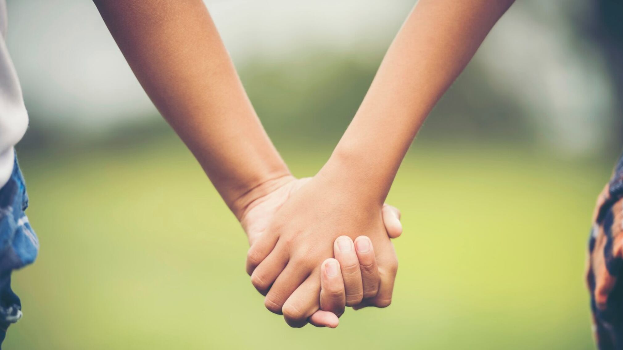 Llegó a casa de una amiguita con sus regalos