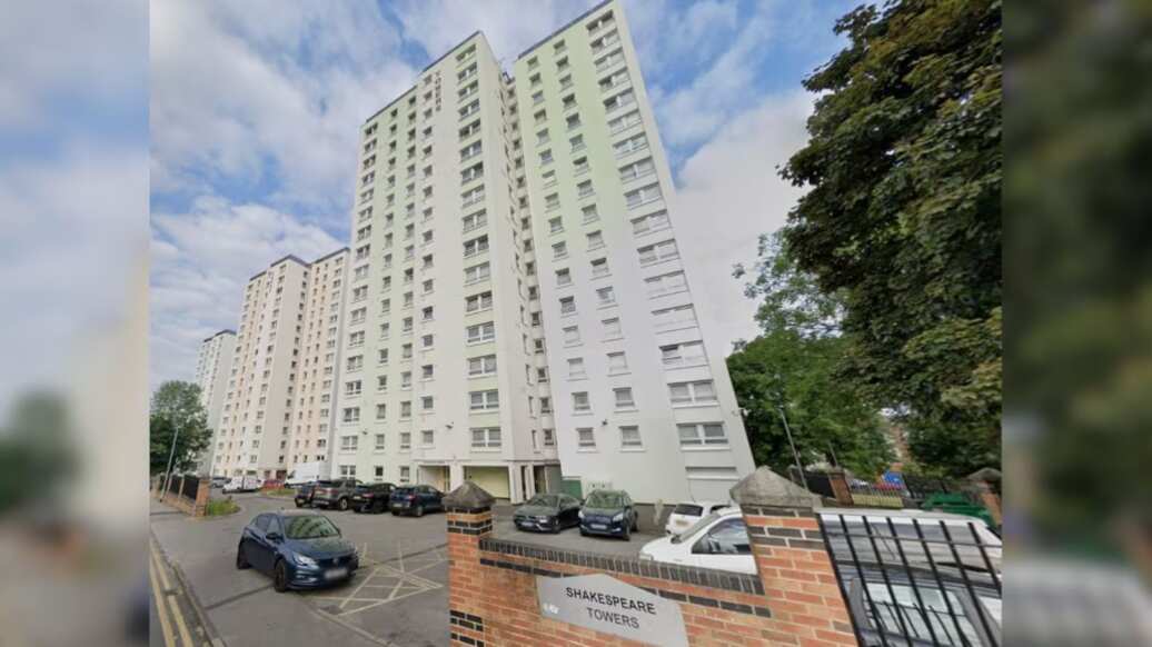 Las Torres Shakespeare en Leeds, Reino Unido, fue el lugar donde una mujer murió al caer desde un piso 17, pero su hijo sobrevivió.