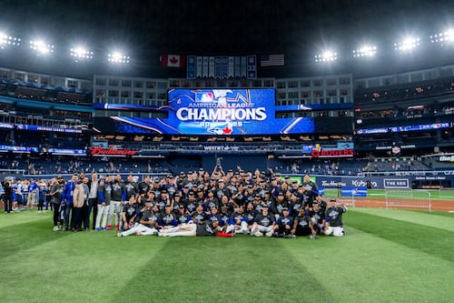 Toronto hace historia con un bombazo de Springer y regresa a la Serie Mundial 32 años después