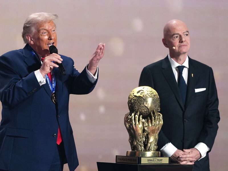 Trump suma más países con prohibiciones de ingreso: ¿Qué pasará con sus hinchas durante el Mundial de Fútbol?