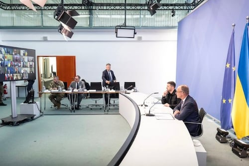 Trump amenaza a Putin con “severas consecuencias” si no acepta un cese al fuego con Ucrania tras la cumbre de Alaska