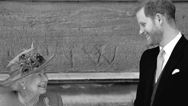 La reina Isabel II y el príncipe Harry