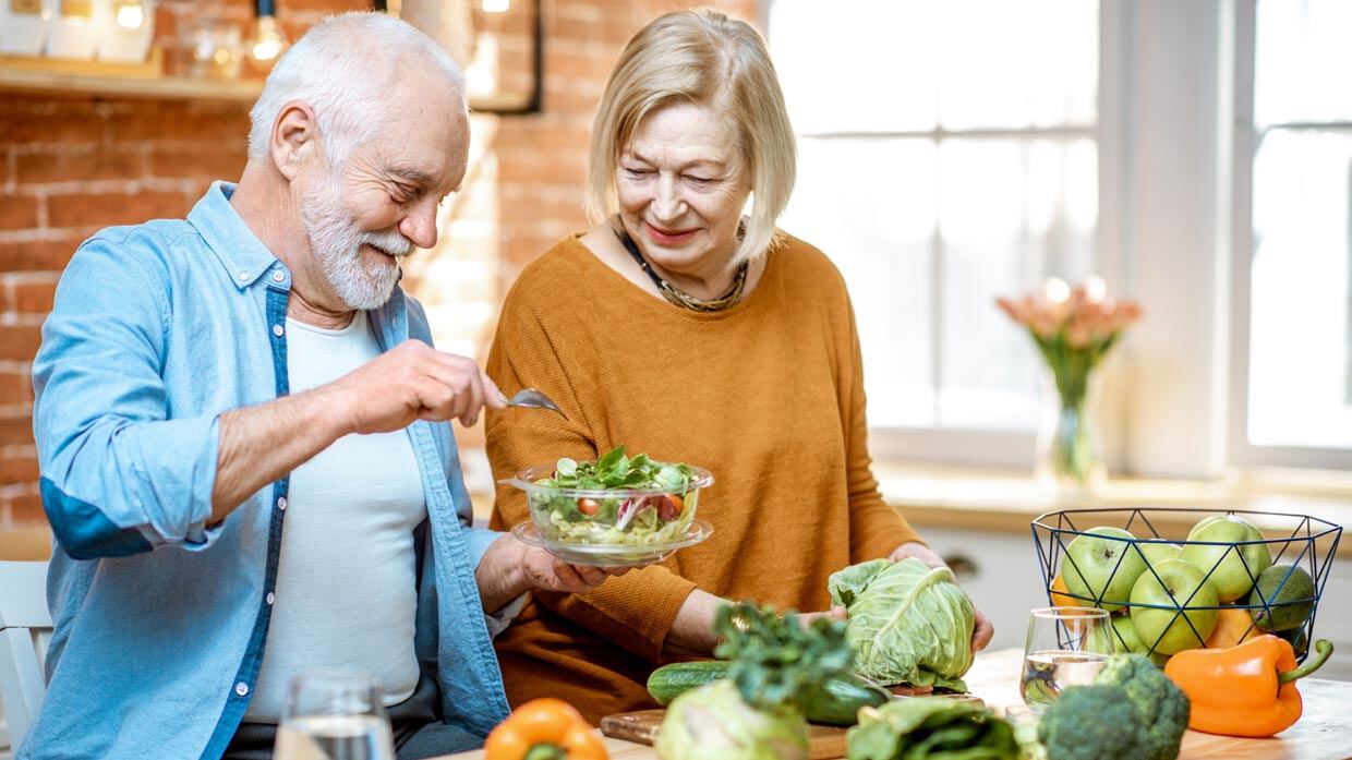 Durante la tercera edad resulta ideal permanecer comiendo salubable.