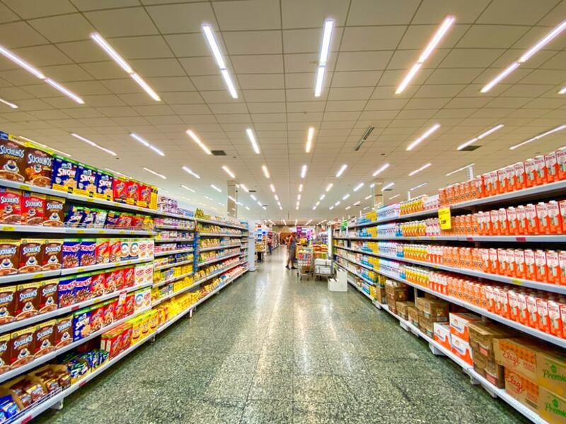Mujer gana demanda millonaria a supermercado