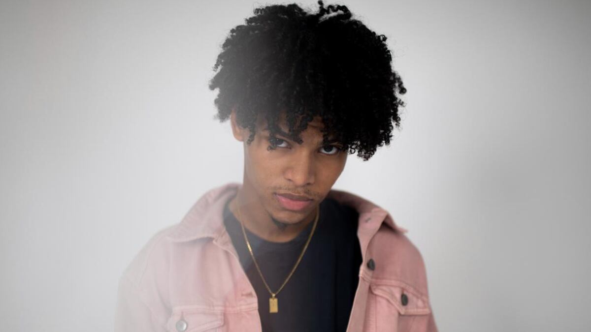 El artista panameño Chicocurlyhead fusiona varias culturas.