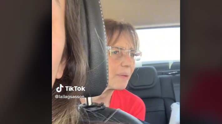 Betina Sassón explica a su esposo quién es Bizarrap, sin darse cuenta que su hija la grababa