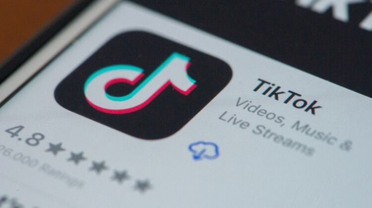El vídeo del chico en el trabajo se hizo viral en Tiktok.