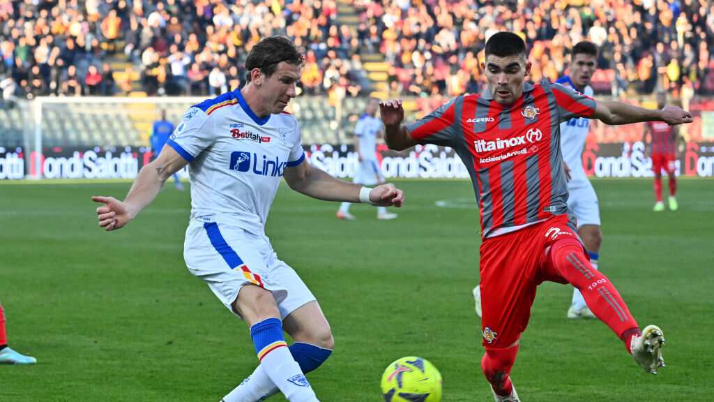 Johan Vásquez sigue sumando minutos con el Cremonese.