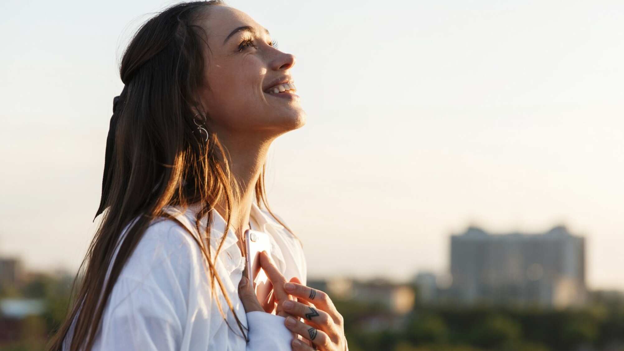Te ayuda a tener una visión más positiva
