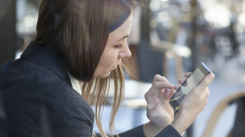 La exposición a las pantallas daña la vista en gran medida.