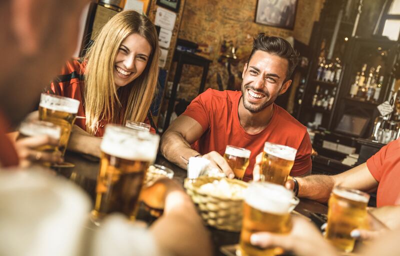 Este Día de la Cerveza reúnete con tus amigos para disfrutar de la chela en todas sus presentaciones: caguama, michelada, licuachela o tutsichela. La aplicación Rumbo y planeador de rutas web, nos dice cuáles son estos lugares de culto y cómo llegar para festejar de manera responsable.