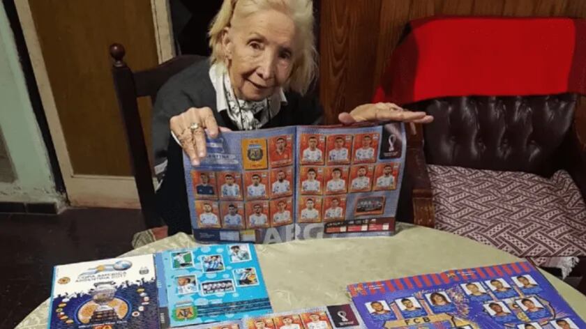 La abuelita llena álbum desde 1978.