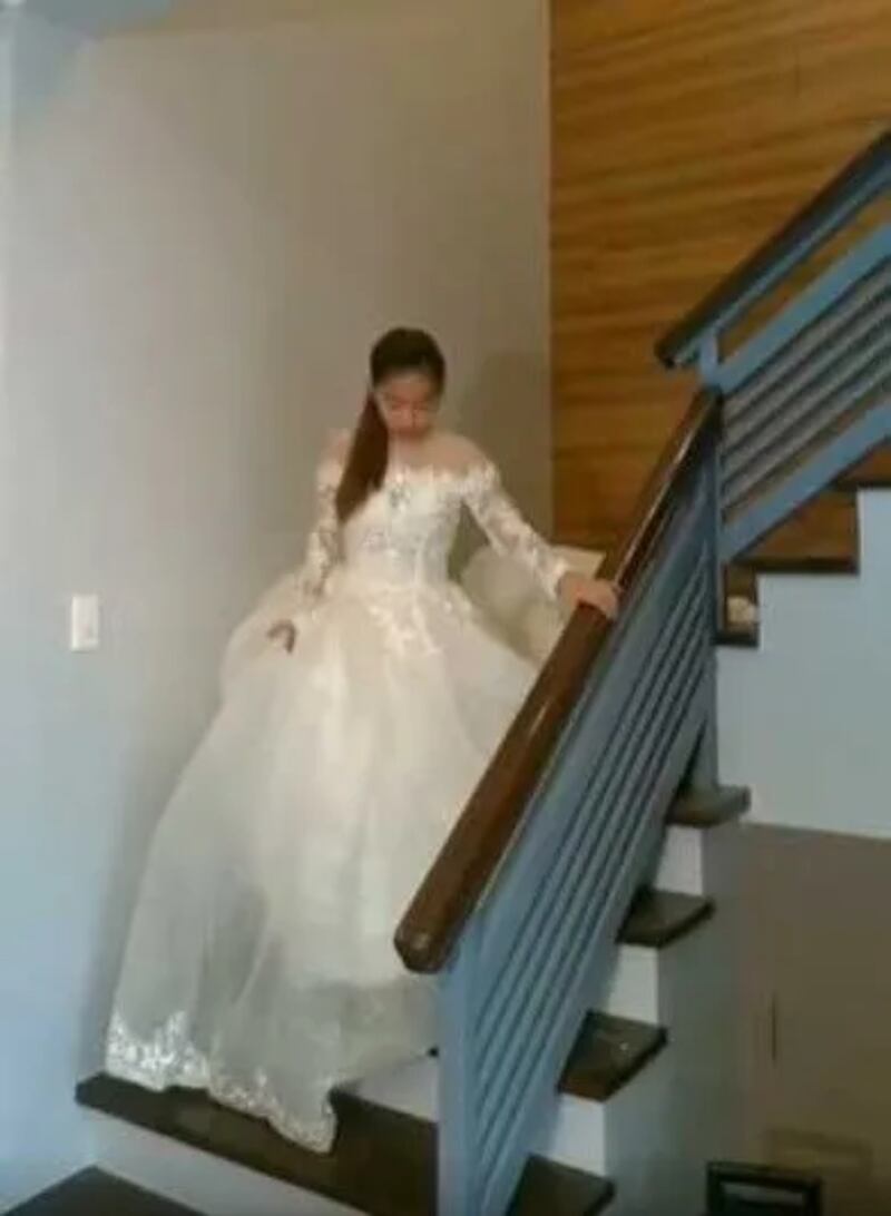 Llegó vestida de novia al velorio de su novio