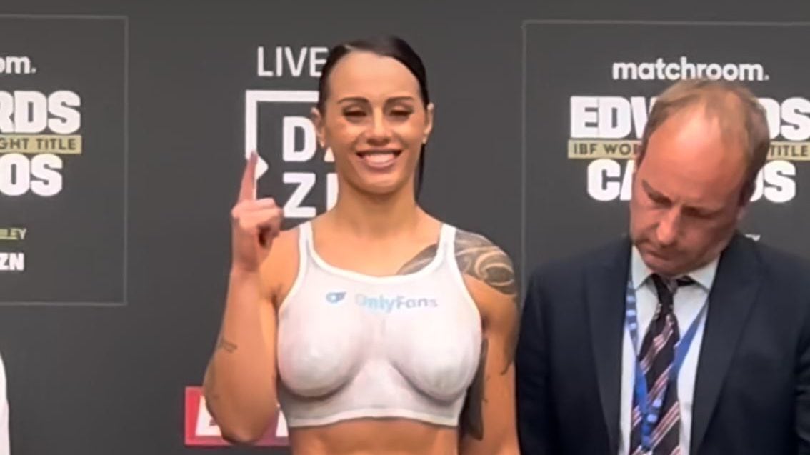 La boxeadora y modelo de OnlyFans, Cherneka Johnson, se hizo viral por su forma de asistir al pesaje, pero no fue su mejor pelea.