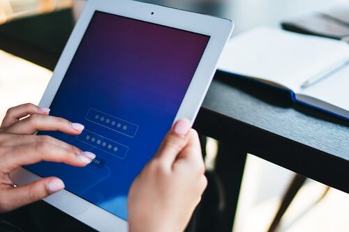 Colegio de Concepción abre el debate al solicitar “iPad” o “Tablet” en su lista de útiles escolares